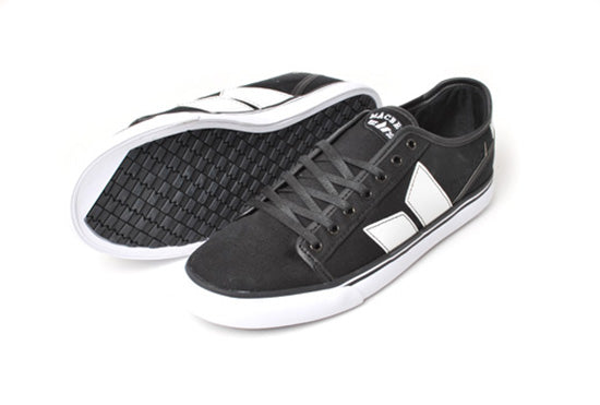 Macbeth - James-Black/White