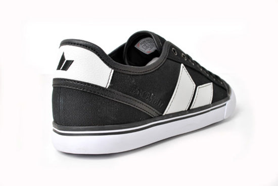 Macbeth - James-Black/White