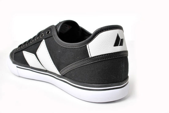 Macbeth - James-Black/White