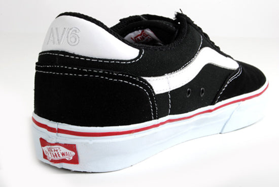 Vans - AV6-Black/White